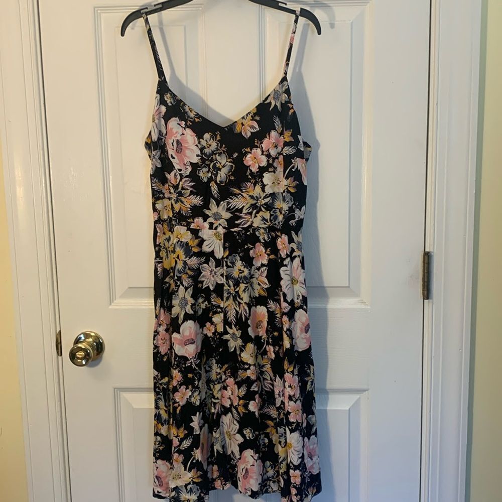GAP SUN DRESS SPAGHETTI STRAPS AND ELASTIC AT BACK SWING SKIRT PRINT SZ MED